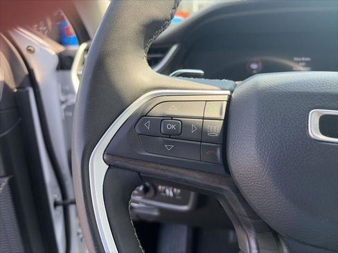 Certified 2023 Jeep Grand Cherokee L Limited AWD/4WD image 27