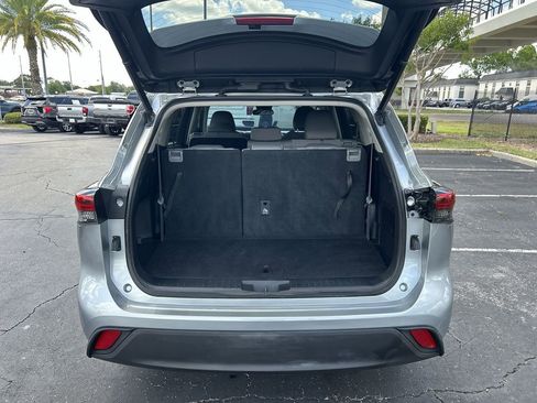 Used 2021 Toyota Highlander LE AWD/4WD image 13