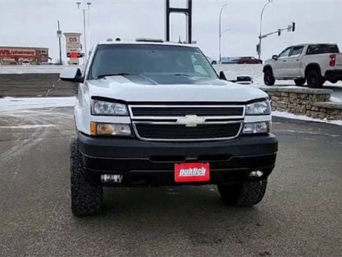 Used 2005 Chevrolet Silverado 2500 LT w/ Heavy-Duty Power Package image 3