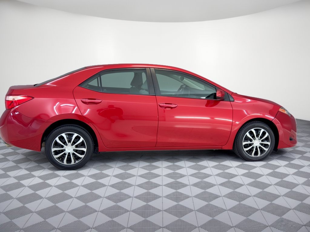 Used 2018 Toyota Corolla LE w/ Carpet Mat Package (TMS) FWD image 8