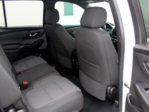 Used 2023 Chevrolet Traverse LT image 16