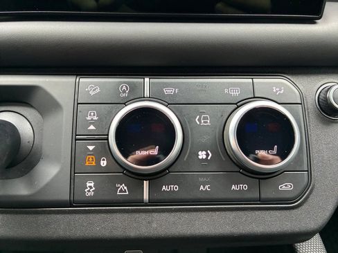 Used 2023 Land Rover Defender 110 AWD/4WD image 18