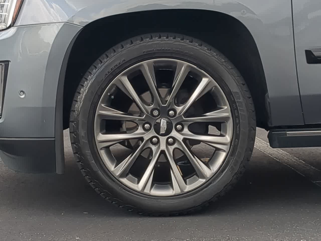 Used 2020 Cadillac Escalade Premium Luxury w/ Escalade Sport Edition AWD/4WD image 14