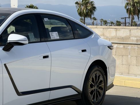 New 2026 Lexus ES 350e FWD image 8