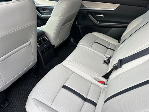 Certified 2025 MAZDA CX-70 3.3 Turbo w/ Premium Package image 12