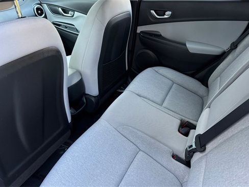 Used 2023 Hyundai Kona SE image 13