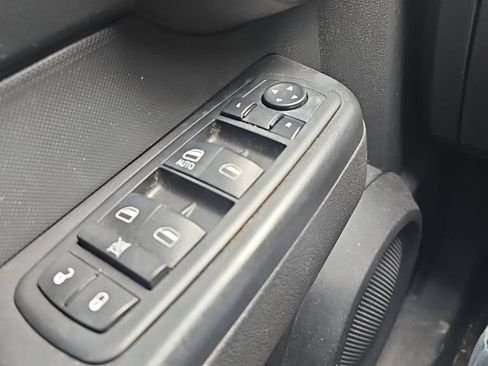 Used 2011 Dodge Nitro Heat AWD/4WD image 9
