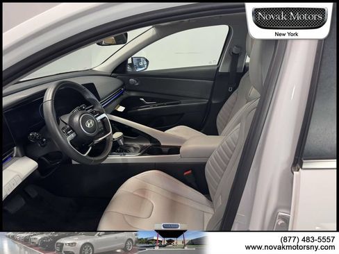 Used 2025 Hyundai Elantra Limited FWD image 11