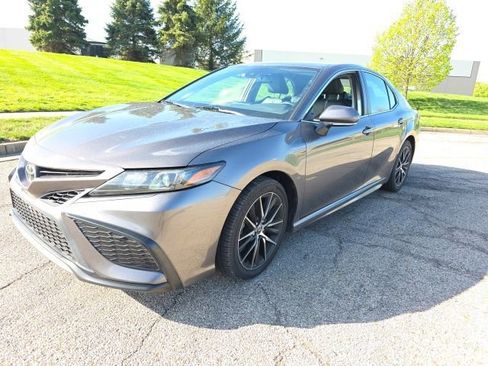 Used 2021 Toyota Camry SE w/ Convenience Package image 2