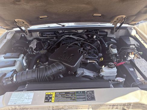 Used 2004 Ford Explorer Sport Trac 2WD image 49