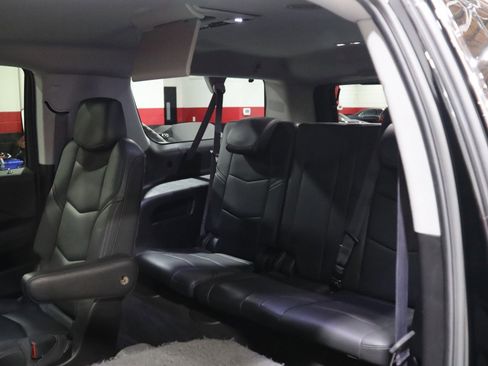 Used 2016 Cadillac Escalade ESV Luxury image 45