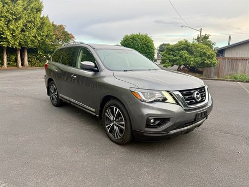 Used 2018 Nissan Pathfinder Platinum AWD/4WD image 2