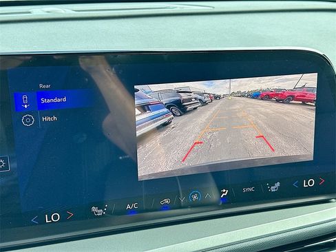 New 2026 Chevrolet Traverse LT image 9