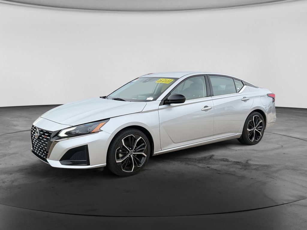 Used 2024 Nissan Altima 2.5 SR FWD image 3