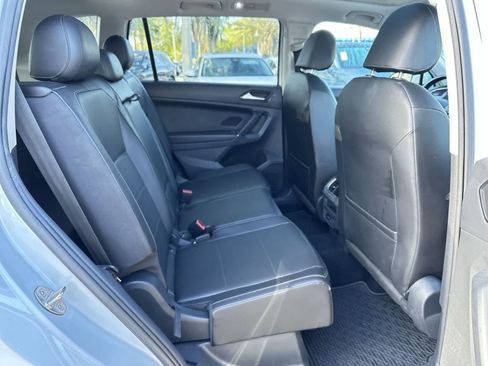 Used 2018 Volkswagen Tiguan SE w/ Panoramic Sunroof Package FWD image 15