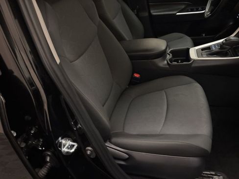 Used 2025 Toyota RAV4 XLE image 23