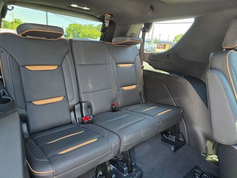 Used 2024 GMC Yukon AT4 w/ AT4 Premium Package AWD/4WD image 13
