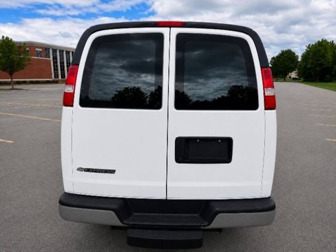 Used 2017 Chevrolet Express 2500 RWD image 5