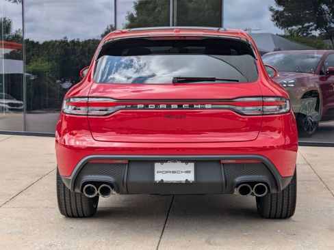 Certified 2025 Porsche Macan image 10