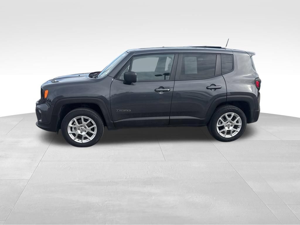 Used 2023 Jeep Renegade Latitude AWD/4WD image 3