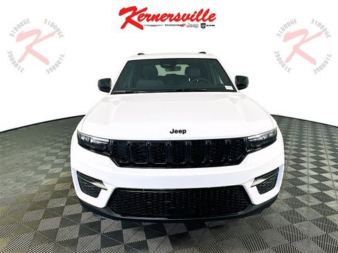 New 2025 Jeep Grand Cherokee Altitude image 2