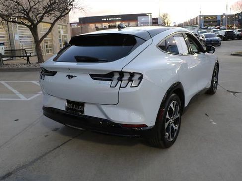 Used 2022 Ford Mustang Mach-E Premium image 5