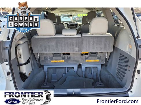 Used 2011 Toyota Sienna XLE image 7