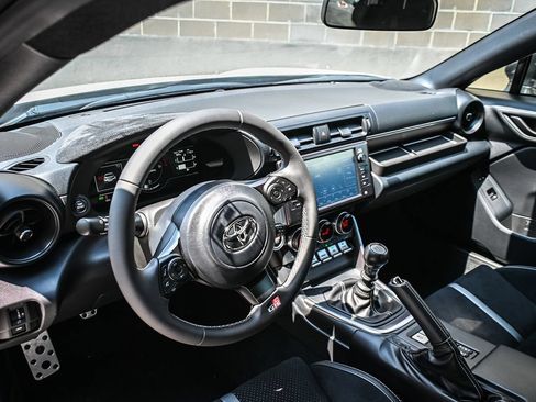 Used 2024 Toyota GR86 Premium RWD image 9