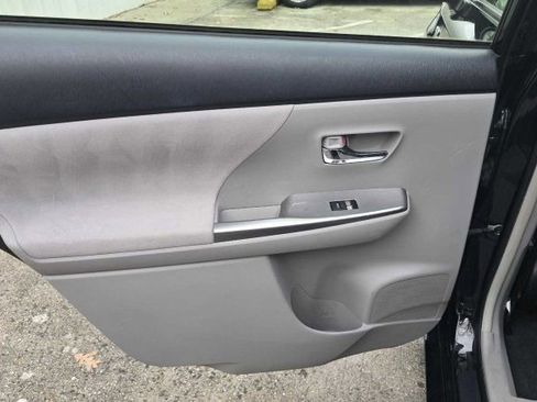 Used 2015 Toyota Prius V Three image 27