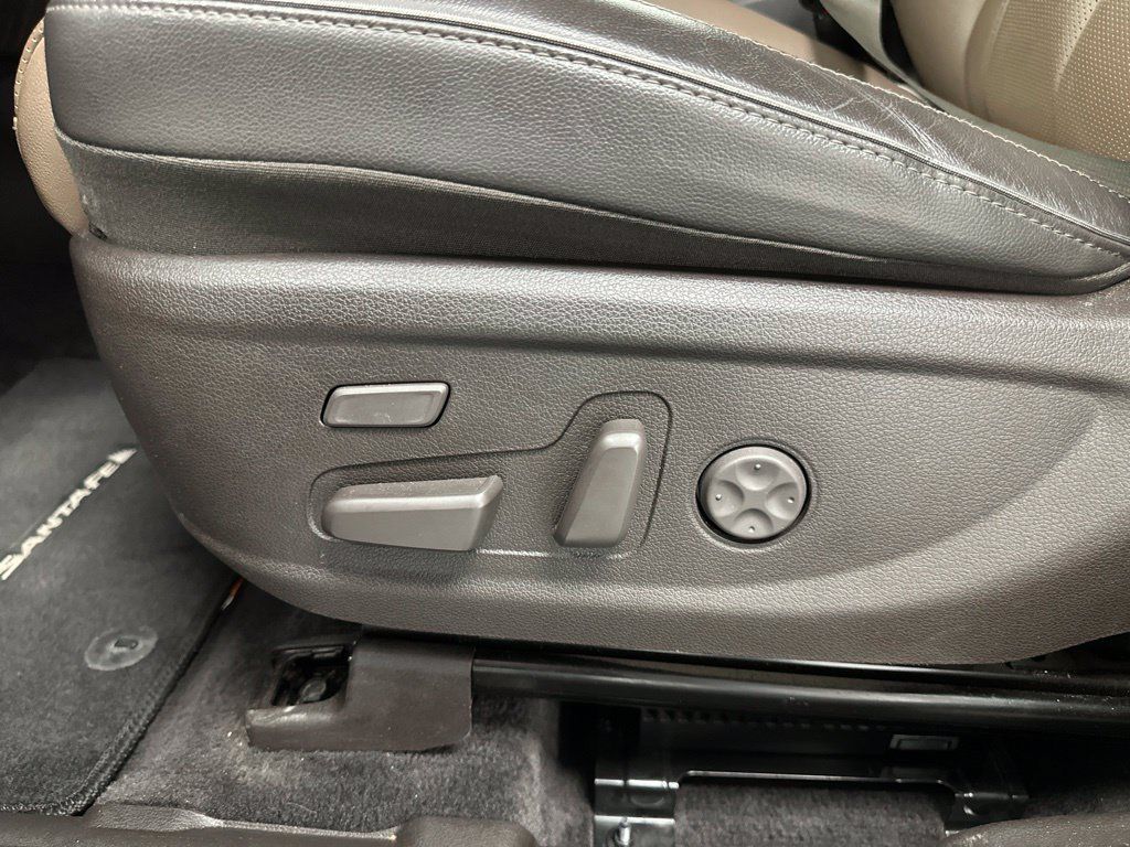Used 2022 Hyundai Santa Fe Limited AWD/4WD image 17