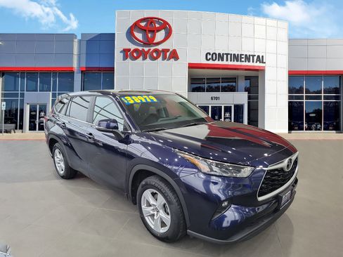 Certified 2025 Toyota Highlander LE image 2