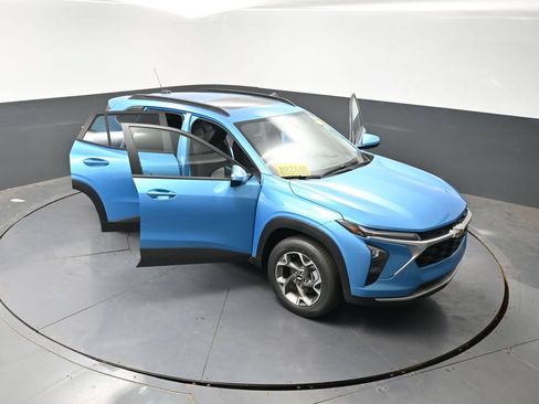 New 2026 Chevrolet Trax LT w/ Sunroof Package FWD image 53
