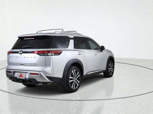 Used 2024 Nissan Pathfinder Platinum FWD image 6