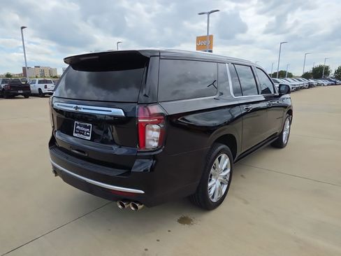 Used 2022 Chevrolet Suburban High Country w/ Max Trailering Package AWD/4WD image 5