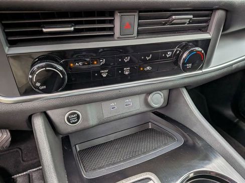 Used 2023 Nissan Rogue S image 32