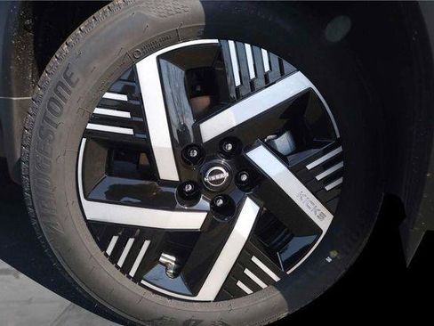 New 2026 Nissan Kicks SV w/ SV Premium Package FWD image 3
