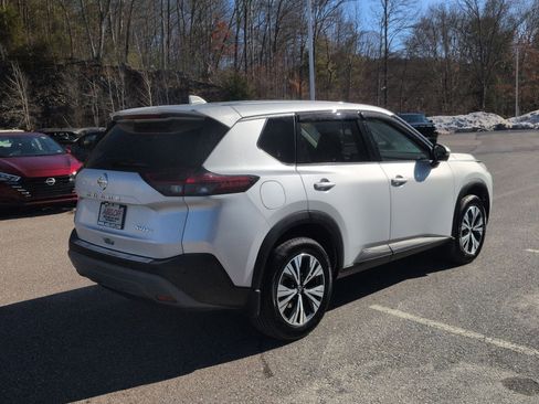 Used 2021 Nissan Rogue SV image 5