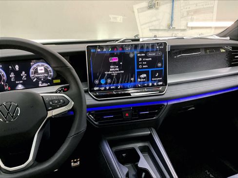 New 2026 Volkswagen Tiguan SE R-Line image 9