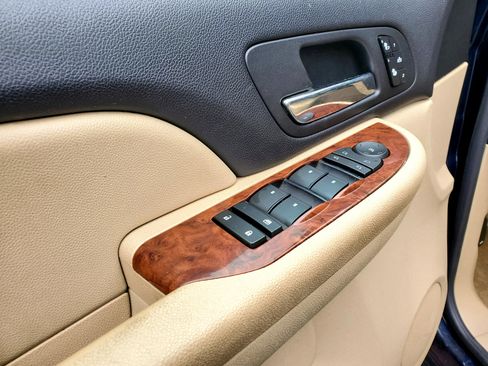 Used 2007 Chevrolet Suburban LTZ w/ LTZ Preferred Equipment Group image 12