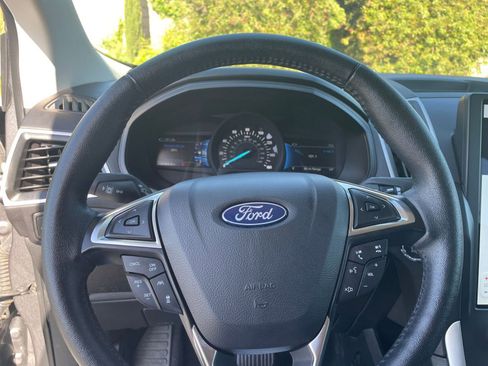 Used 2024 Ford Edge SEL image 27