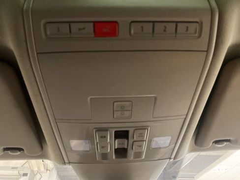 Used 2019 Volkswagen Atlas SEL Premium image 18