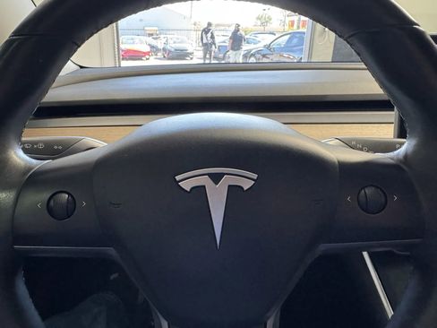 Used 2018 Tesla Model 3 Long Range image 18