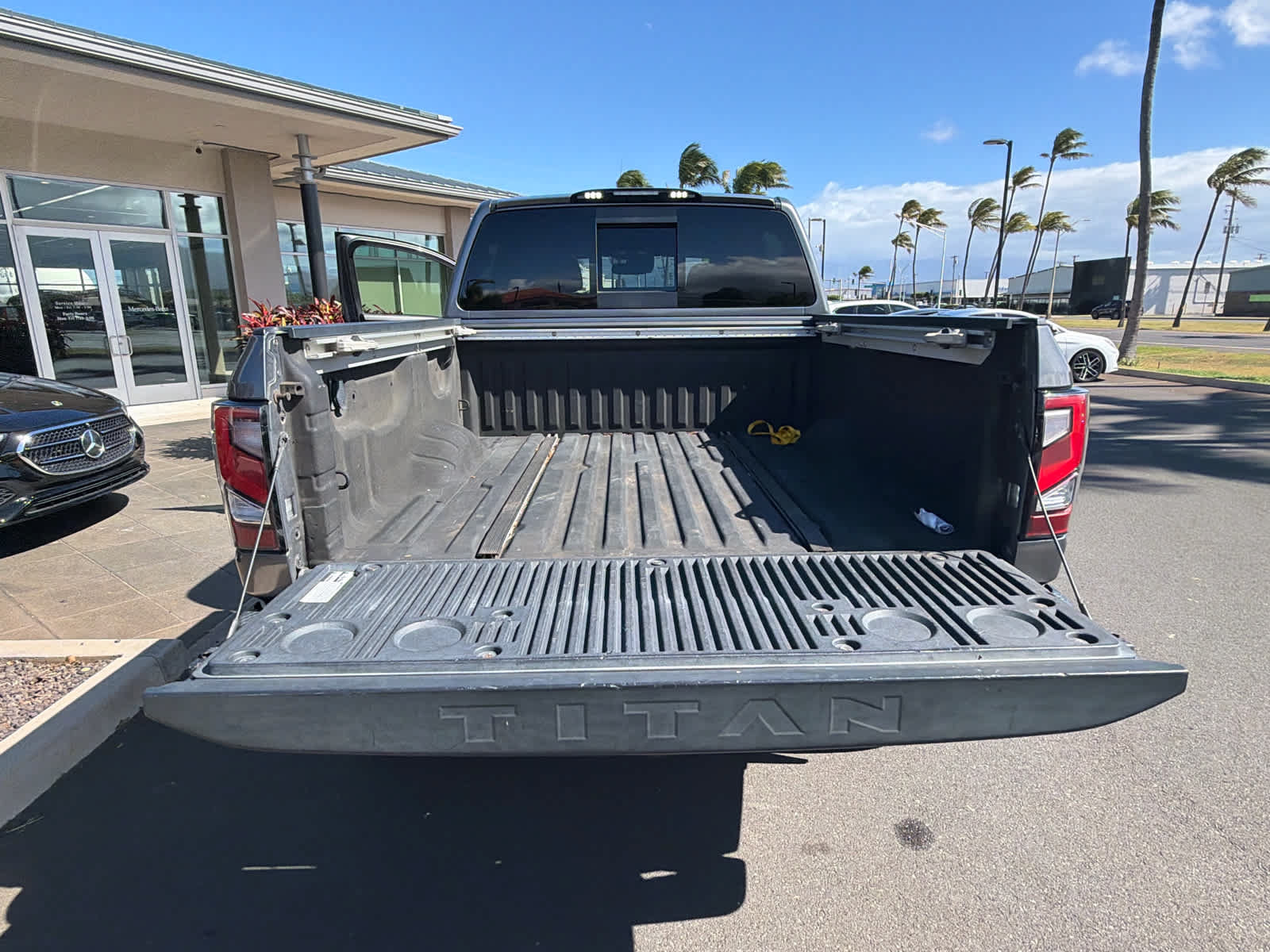 Used 2021 Nissan Titan PRO-4X w/ Pro-4x Utility Package AWD/4WD image 10