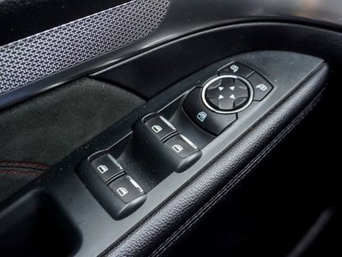 Used 2018 Ford Explorer XLT w/ XLT Appearance Package image 29