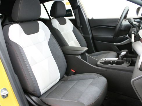 Certified 2024 Chevrolet Trax RS w/ Sunroof Package FWD image 30
