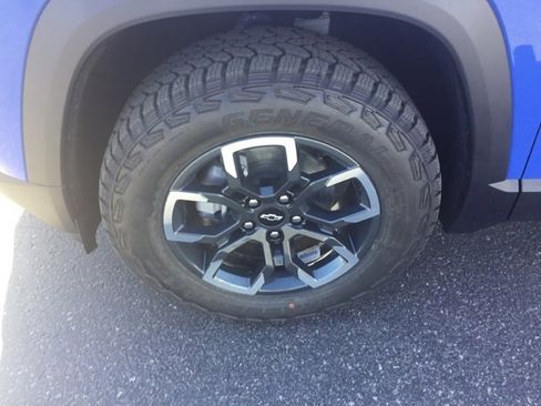 New 2025 Chevrolet Equinox ACTIV w/ Safety and Technology Package image 9