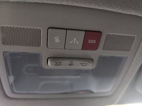 Used 2023 Hyundai Venue Limited w/ Cargo Package image 32