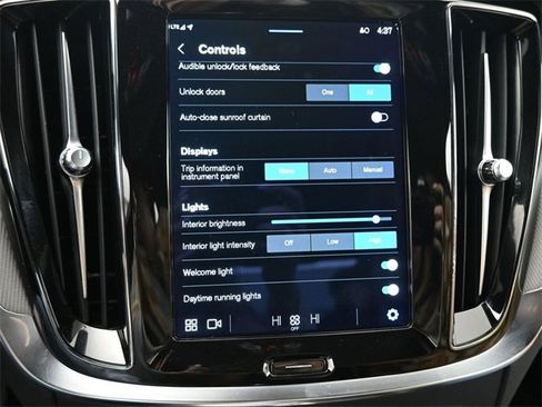 Used 2024 Volvo S60 B5 Plus image 19