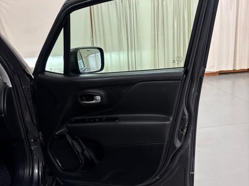 Used 2020 Jeep Renegade Altitude FWD image 26