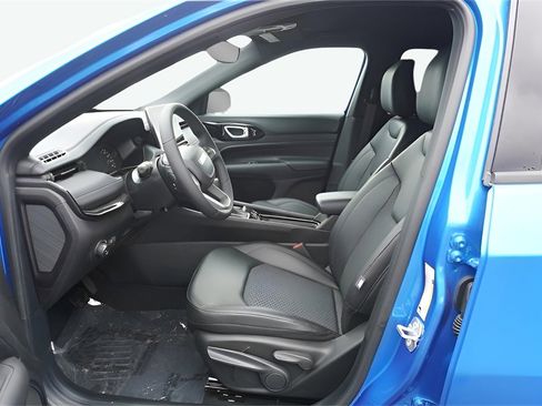 Used 2025 Jeep Compass Latitude w/ Altitude Special Edition image 7